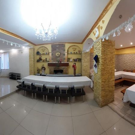 Куренiвський Двiр Kiev Ngoại thất bức ảnh