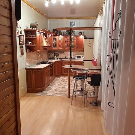 Куренiвський Двiр Kiev Ngoại thất bức ảnh