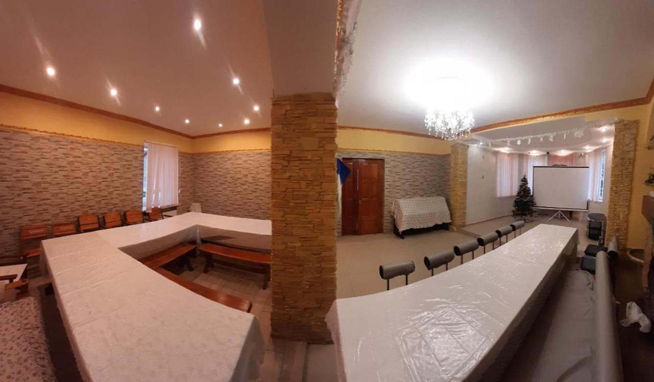 Куренiвський Двiр Kiev Ngoại thất bức ảnh